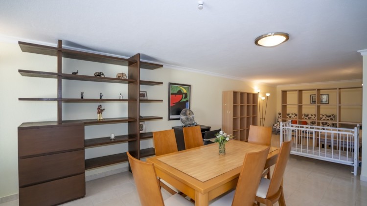 Elegantní řadová vila s bazénem v soukromém kondominiu na prodej, Vilamoura, Algarve