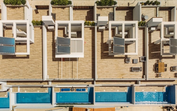 Nové, moderní vily s bazénem a fantastickou střešní terasou na prodej, Fuseta, Algarve