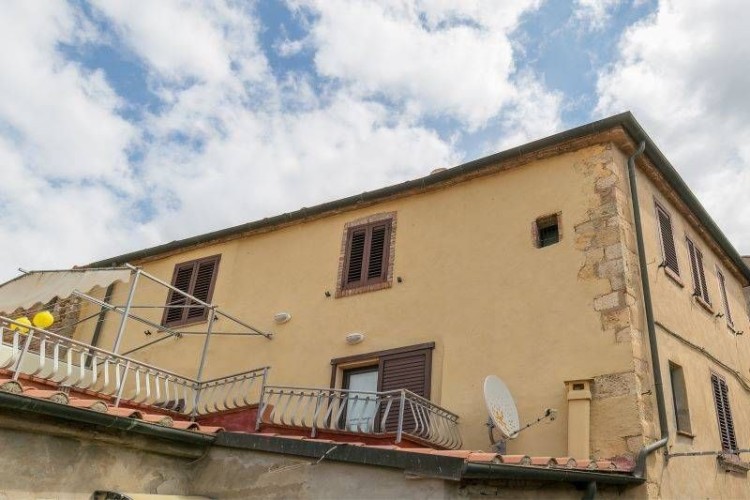 Tradiční dům uprostřed toskánského městečka na prodej, Bibbona