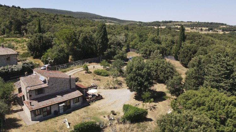 Krásné bývalé hospodářské stavení obklopené zahradou u San Gimignano