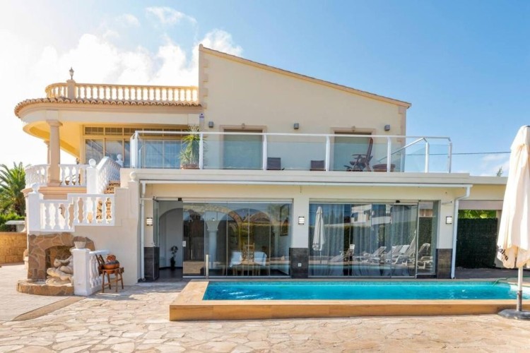 Nádherná vila na prodej u  moře v Calpe