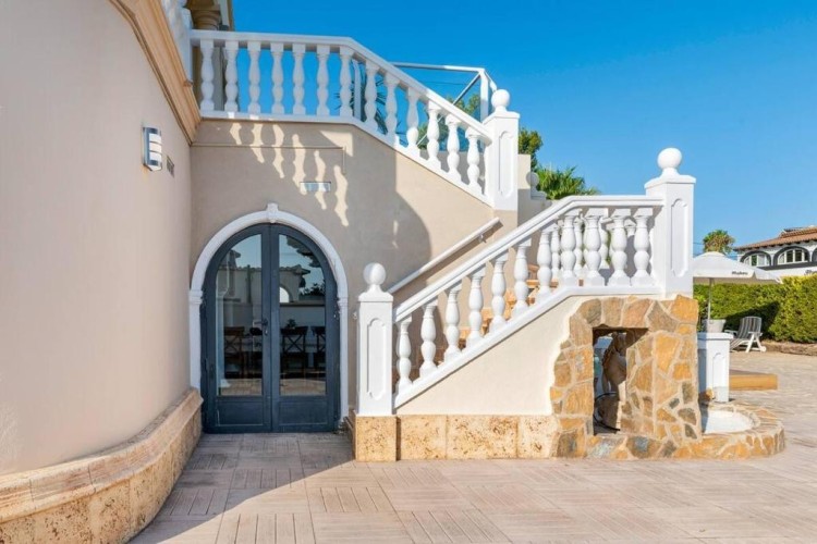 Nádherná vila na prodej u  moře v Calpe