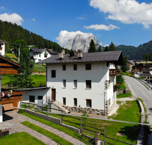 Samostatná vila se 3 apartmány blízko Civetty v  Dolomiti Superski