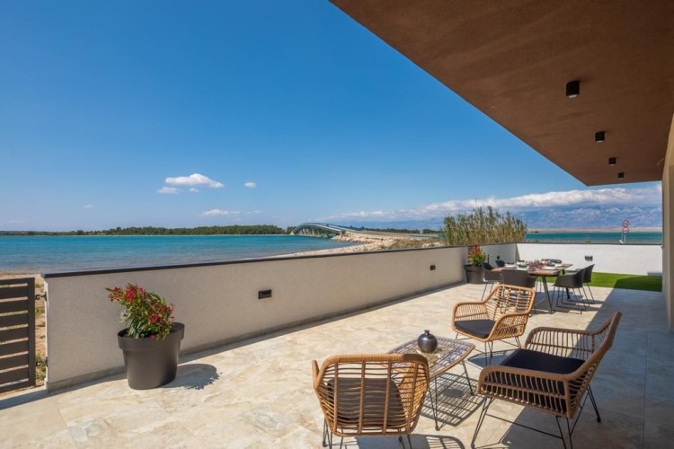 Vila v první řadě u moře na prodej, Zadar