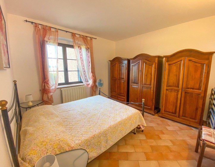 Toskánska vila se 7 apartmány na prodej, Pomaia