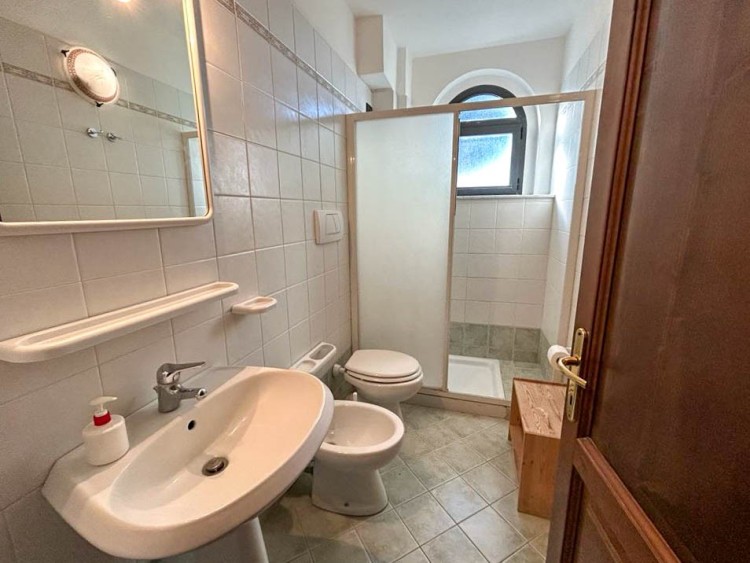 Toskánska vila se 7 apartmány na prodej, Pomaia