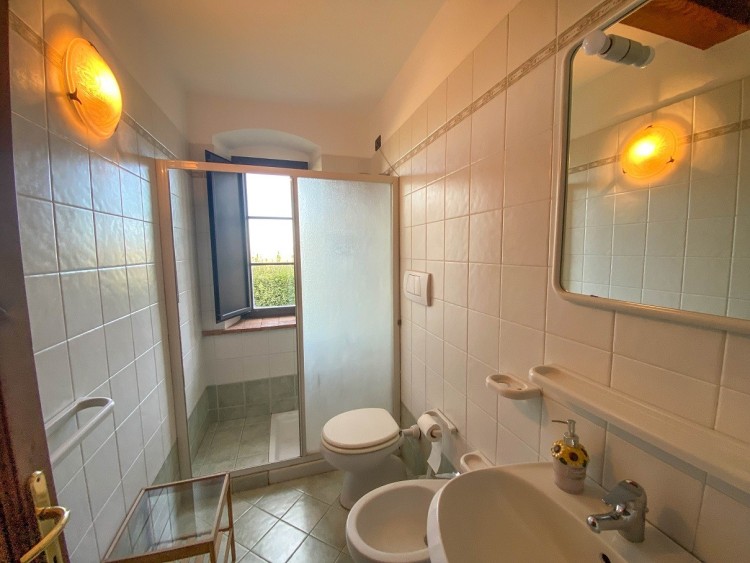 Toskánska vila se 7 apartmány na prodej, Pomaia