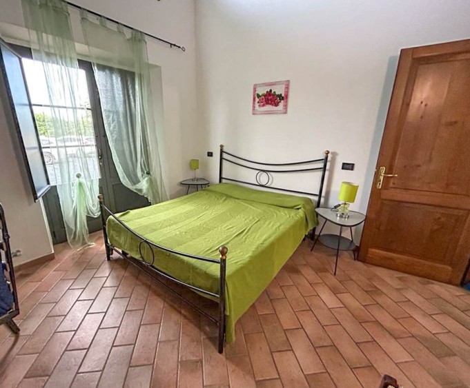 Toskánska vila se 7 apartmány na prodej, Pomaia