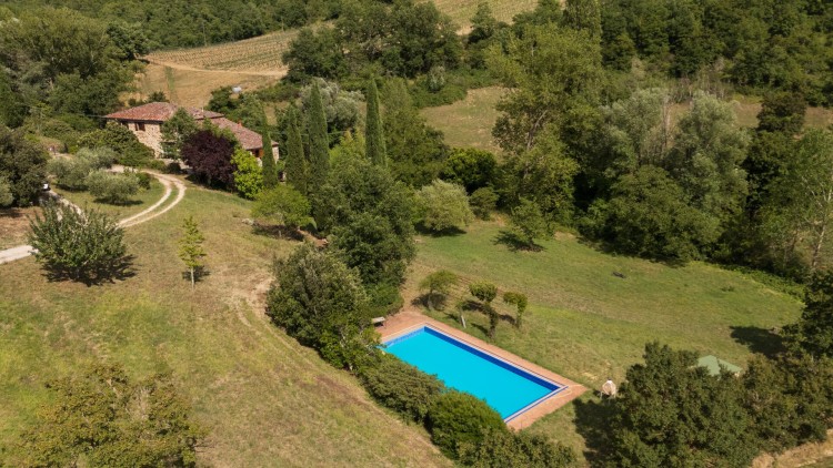 Krásná kamenná usedlost na prodej v oblasti Chianti