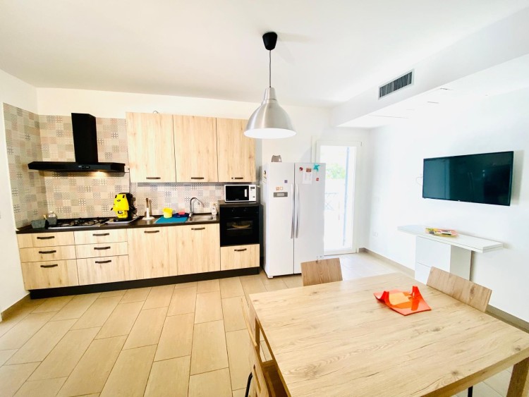 Elegantní vila 100 m od moře na prodej, Porto Cesareo