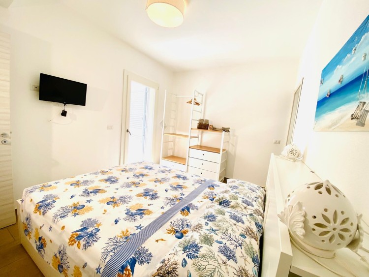 Elegantní vila 100 m od moře na prodej, Porto Cesareo