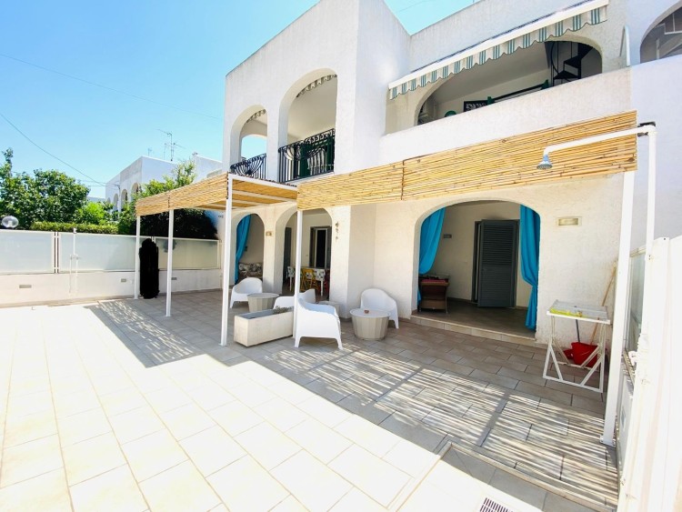 Elegantní vila 100 m od moře na prodej, Porto Cesareo