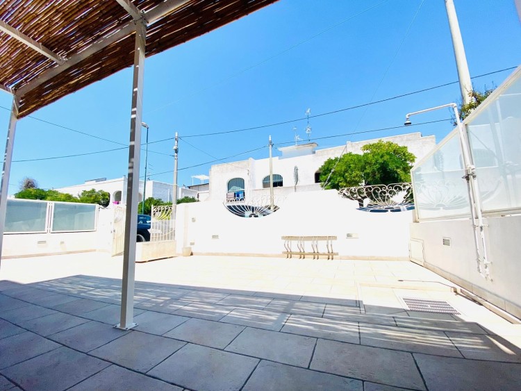Elegantní vila 100 m od moře na prodej, Porto Cesareo