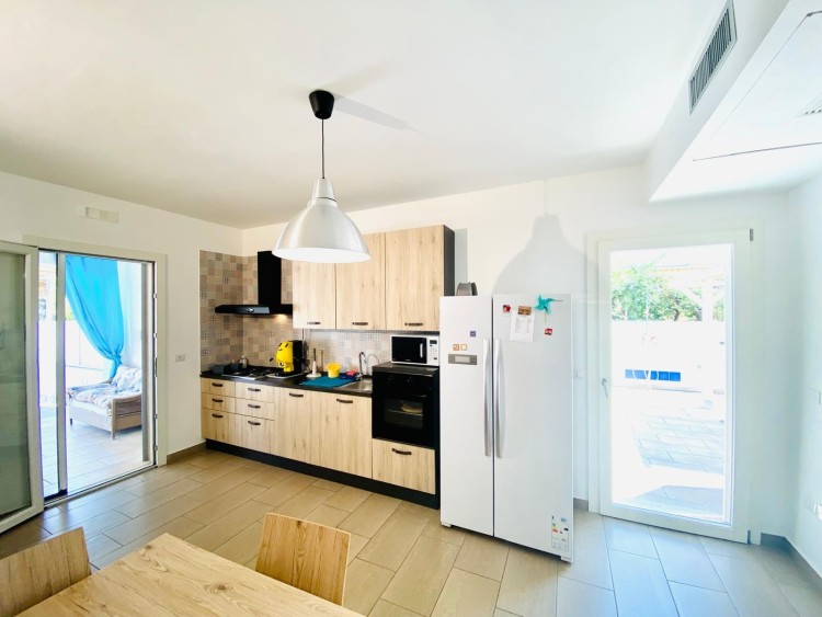 Elegantní vila 100 m od moře na prodej, Porto Cesareo