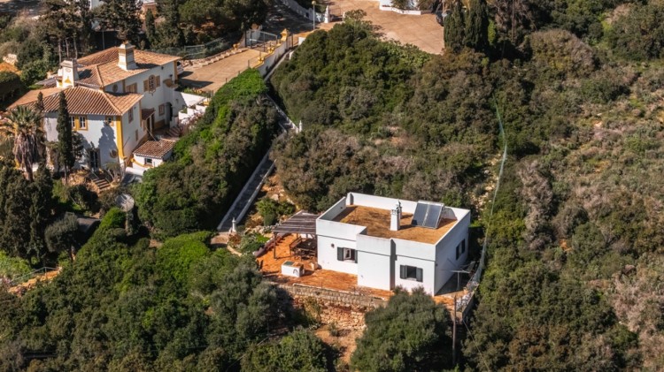 Vila s výhledem na moře, pár metrů od pláže na prodej, Ferragudo, Algarve