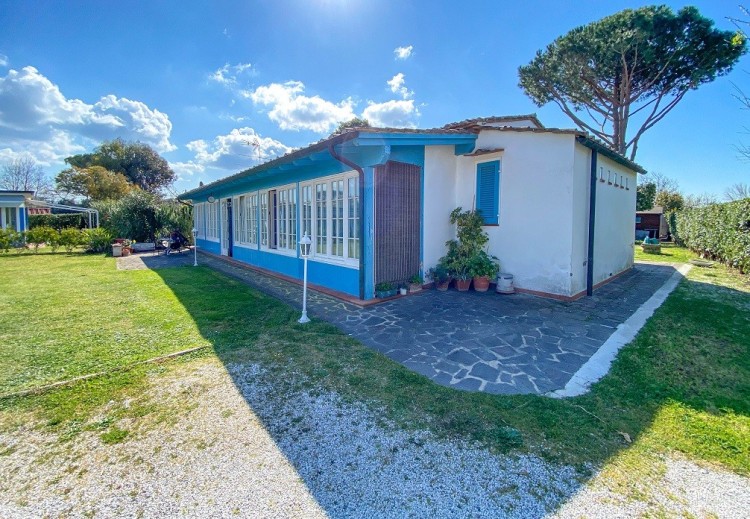 Vila se 2 apartmány na prodej, Marina di Castagneto Carducci