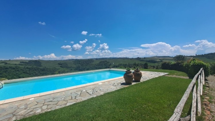 Samostatná vila na prodej v rezidenci s bazénem, Palaia