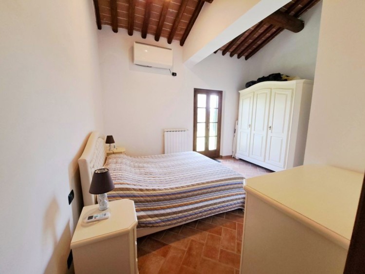 Samostatná vila na prodej v rezidenci s bazénem, Palaia