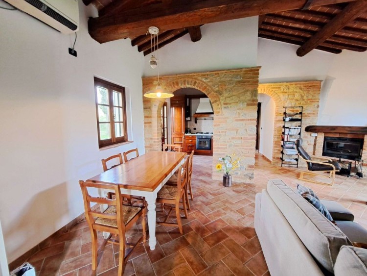 Samostatná vila na prodej v rezidenci s bazénem, Palaia