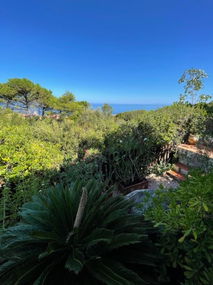 Příjemná řadová vilka v Costa Paradiso jen pár minut od moře