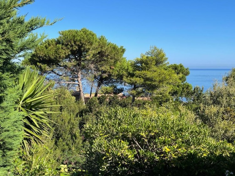 Příjemná řadová vilka v Costa Paradiso jen pár minut od moře