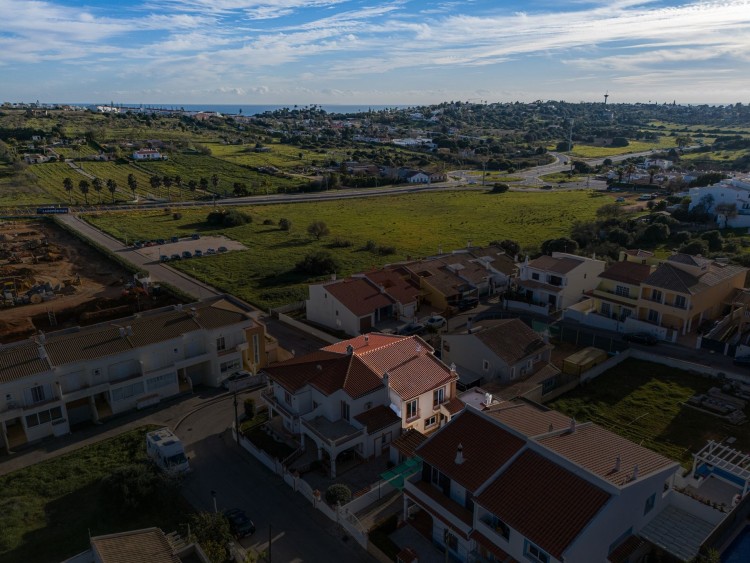 Prostorná vila v malebné vesničce Espiche na prodej, Algarve