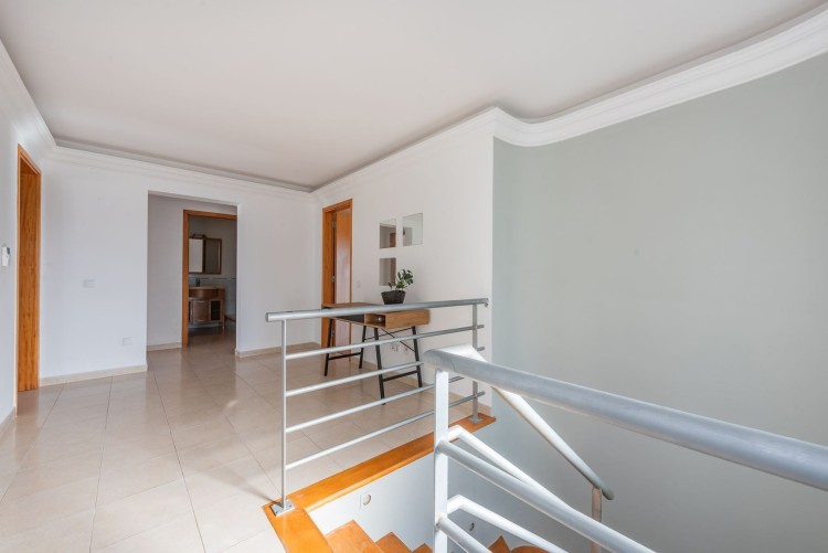 Prostorná vila v malebné vesničce Espiche na prodej, Algarve