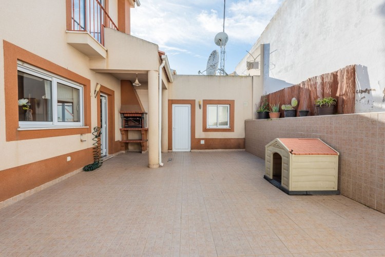 Prostorná vila v malebné vesničce Espiche na prodej, Algarve