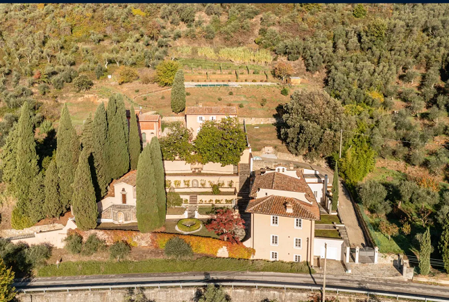 Honosné historické sídlo na prodeji, Pescia