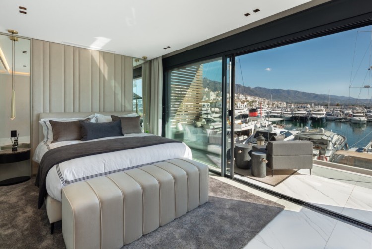 Apartmán u mariny na prodej v Puerto Banus