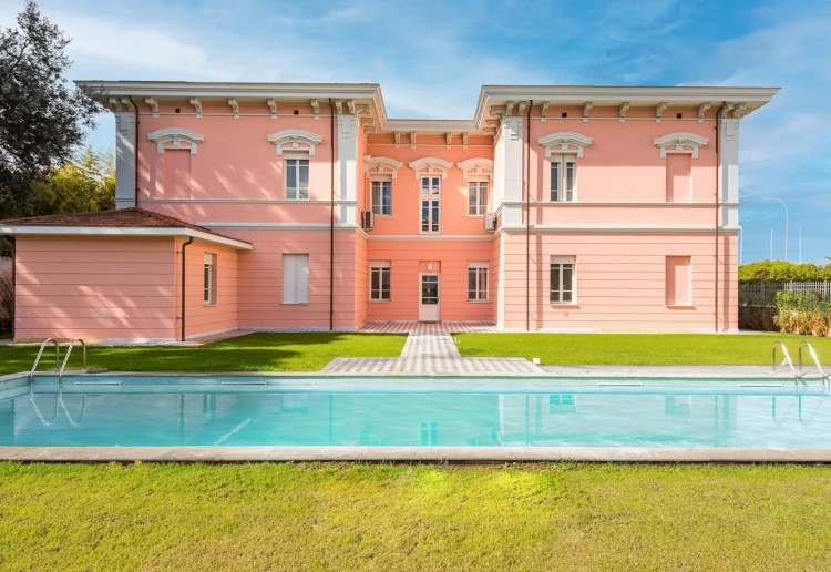 Nádherná vila s výhledem na moře na prodej, Forte Dei Marmi