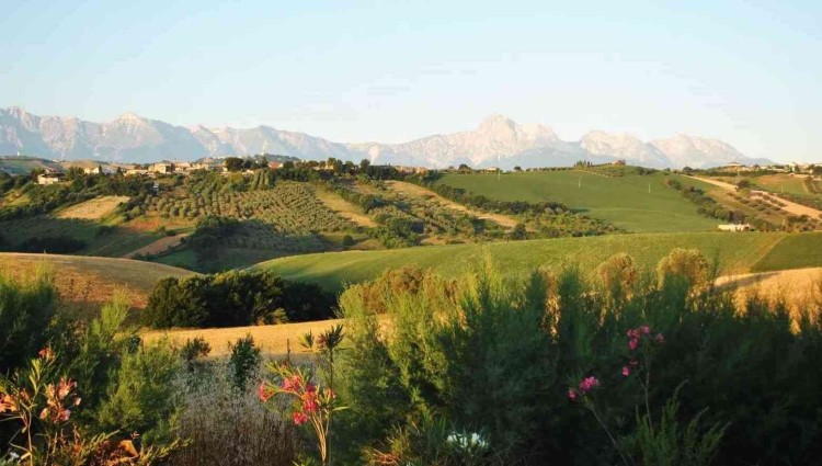 Velká panoramatická vila s bazénem v Bellante