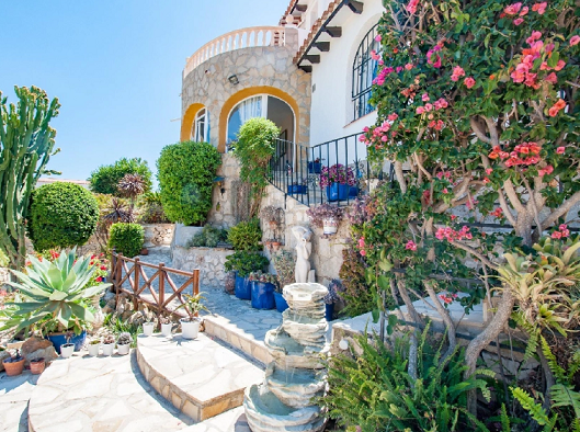 Vila s bazénem na prodej, Benissa