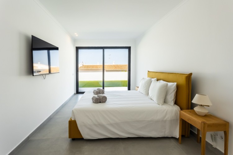 Moderní vila s bazénem a  výhledem na pláž na prodej, Lagos, Algarve