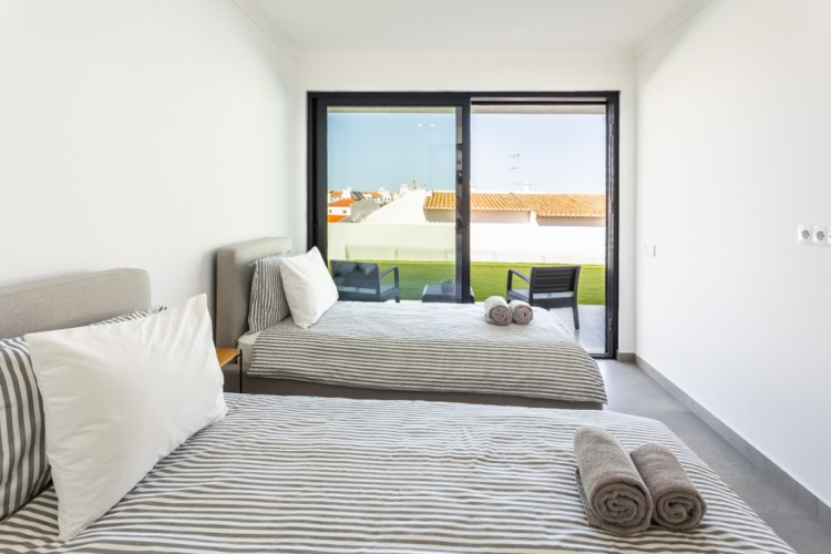Moderní vila s bazénem a  výhledem na pláž na prodej, Lagos, Algarve