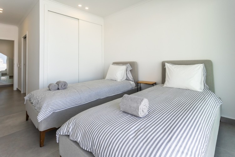 Moderní vila s bazénem a  výhledem na pláž na prodej, Lagos, Algarve