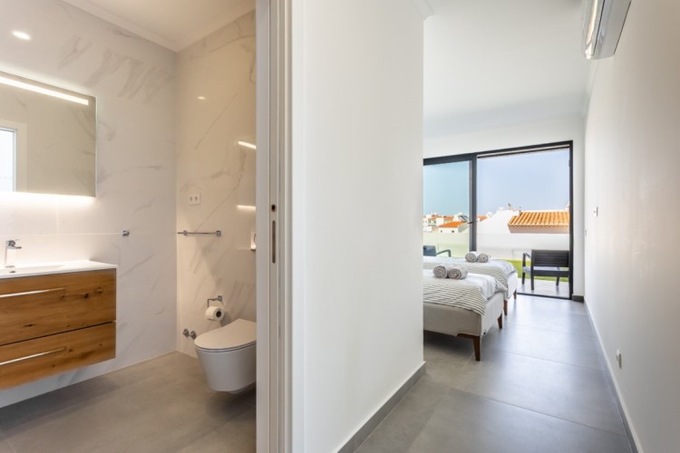 Moderní vila s bazénem a  výhledem na pláž na prodej, Lagos, Algarve