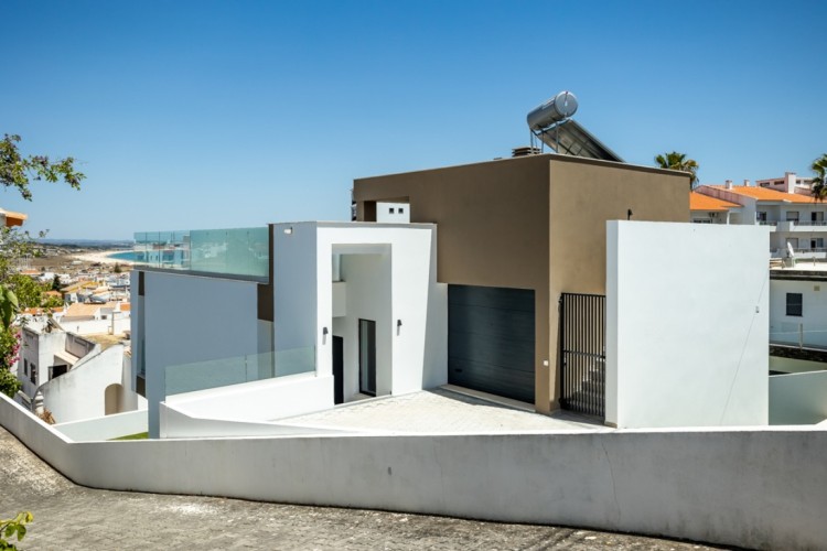 Moderní vila s bazénem a  výhledem na pláž na prodej, Lagos, Algarve