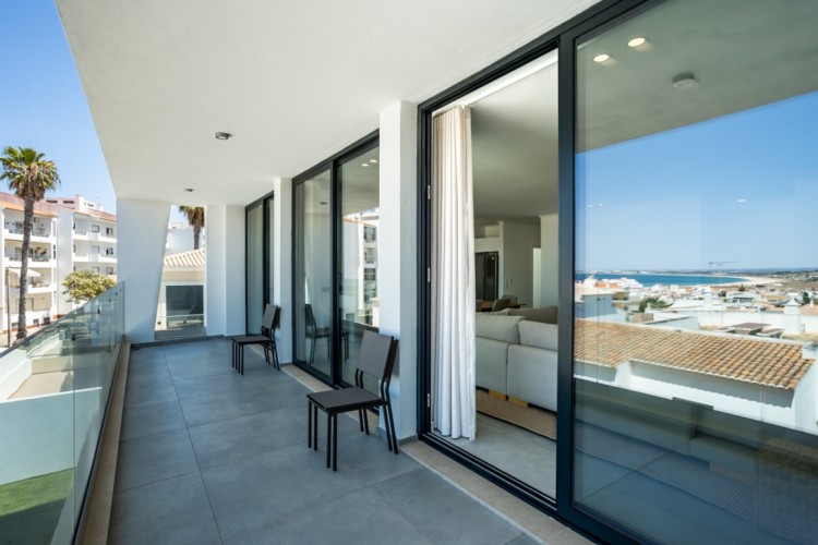 Moderní vila s bazénem a  výhledem na pláž na prodej, Lagos, Algarve