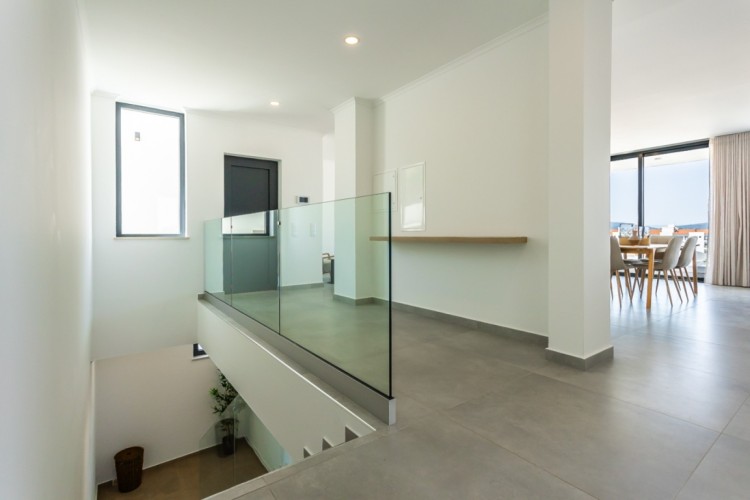 Moderní vila s bazénem a  výhledem na pláž na prodej, Lagos, Algarve