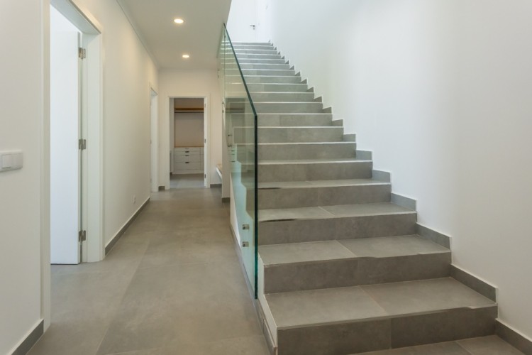 Moderní vila s bazénem a  výhledem na pláž na prodej, Lagos, Algarve