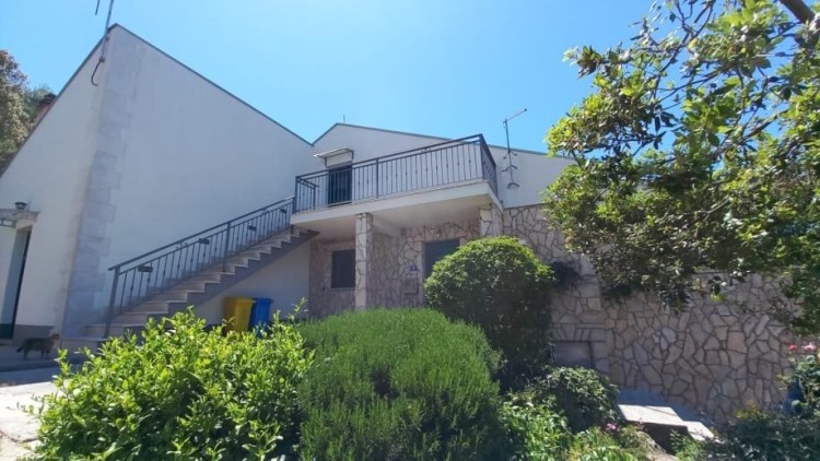 Vila na prodej v první řadě u moře na ostrově Šolta