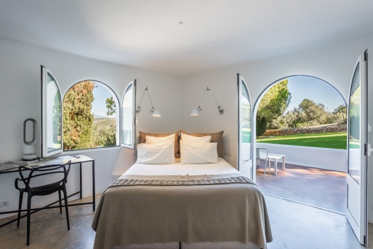 Nádherná luxusní vila s bazénem obklopená zelení na prodej, Lagos, Algarve