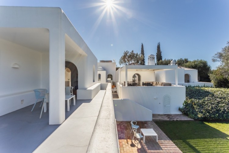 Nádherná luxusní vila s bazénem obklopená zelení na prodej, Lagos, Algarve