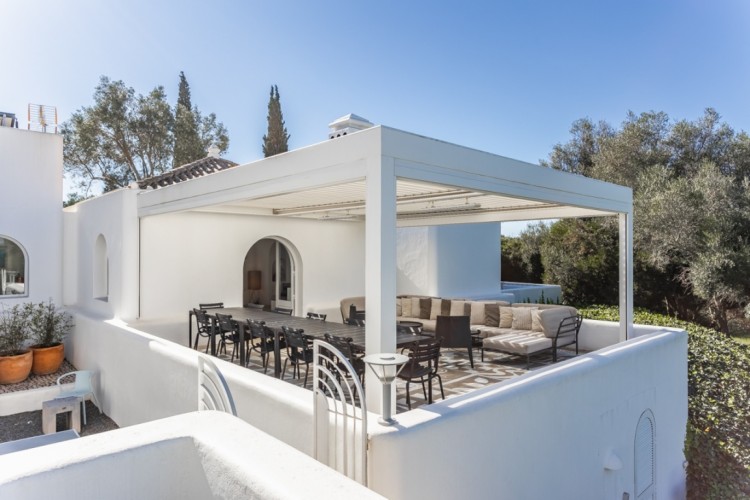 Nádherná luxusní vila s bazénem obklopená zelení na prodej, Lagos, Algarve
