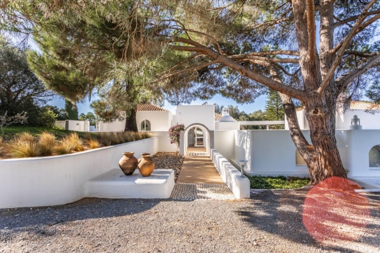 Nádherná luxusní vila s bazénem obklopená zelení na prodej, Lagos, Algarve