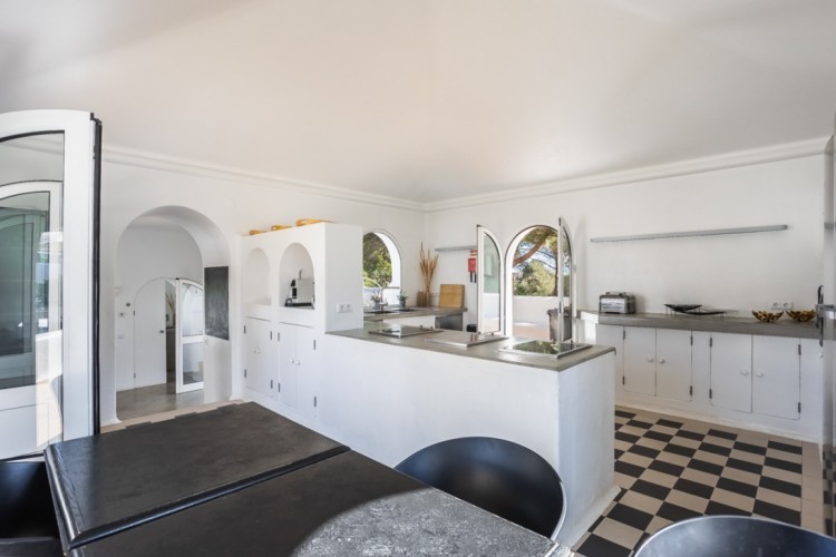 Nádherná luxusní vila s bazénem obklopená zelení na prodej, Lagos, Algarve