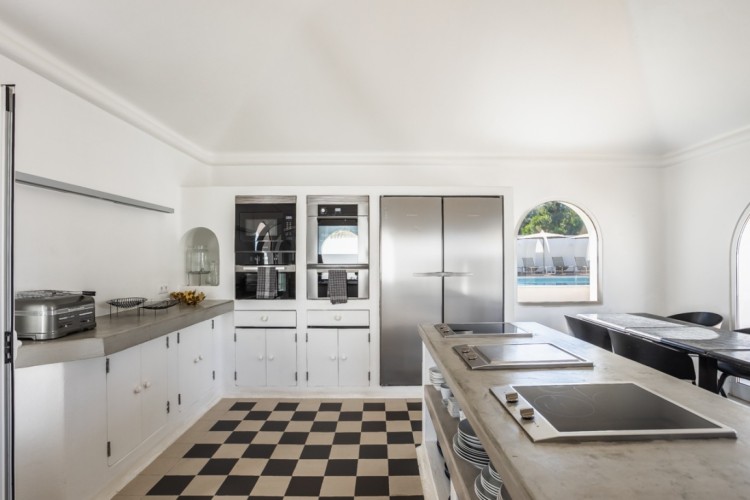Nádherná luxusní vila s bazénem obklopená zelení na prodej, Lagos, Algarve