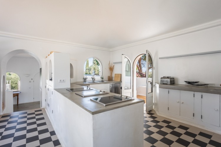 Nádherná luxusní vila s bazénem obklopená zelení na prodej, Lagos, Algarve