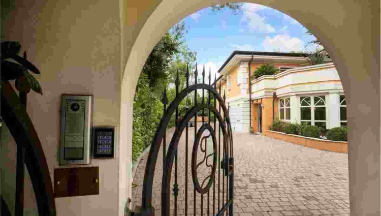 Luxusní vila nedaleko jezera Garda na prodej, Desenzano del Garda